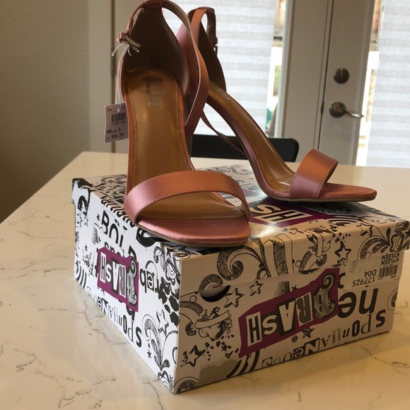 Pink satin heels - Picture 1 of 5